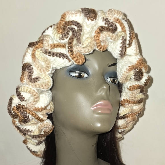 Crochet ruffle hat - Picture 1 of 5
